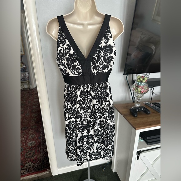 Ann Taylor Elegant Black and White Dress size 4 - Picture 2 of 6